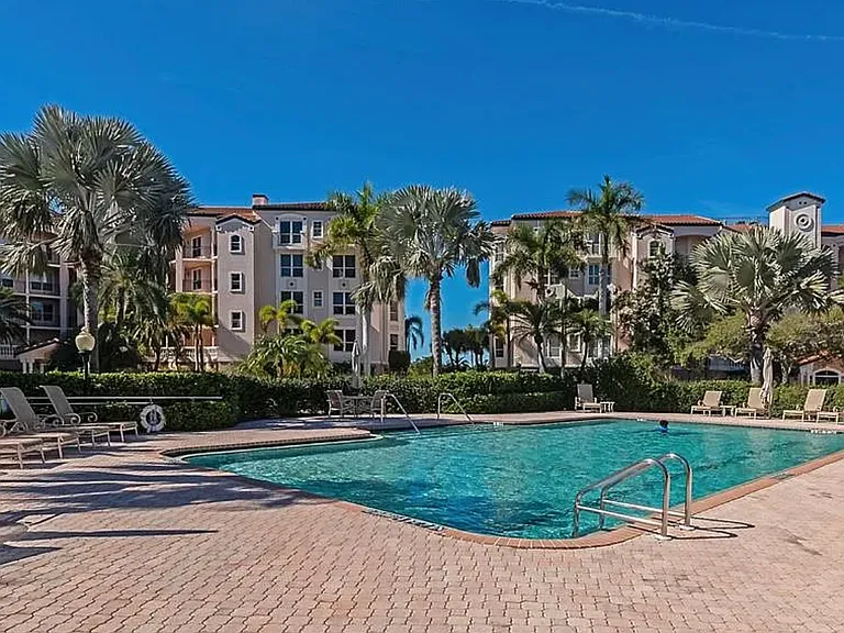 5408 Eagles Point Cir #302 — Photo 36