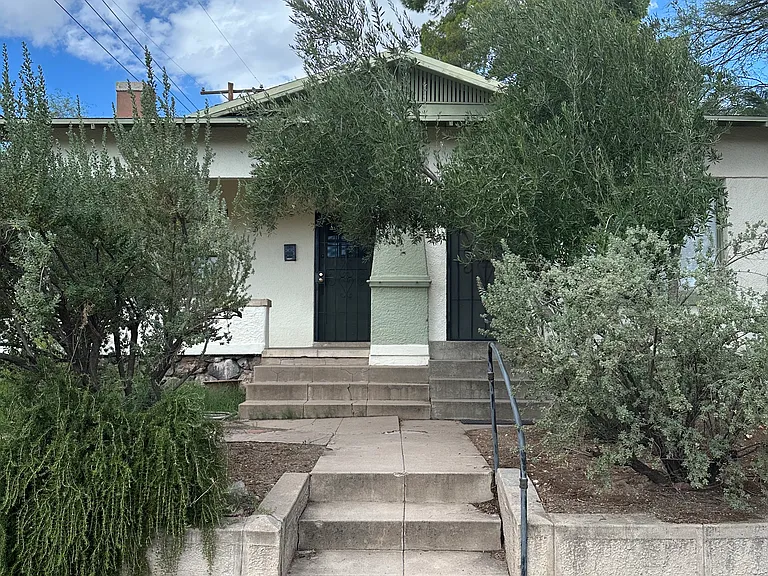 631 E Helen St — Photo 2