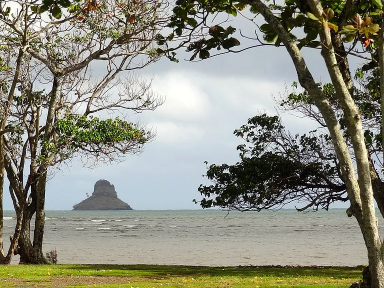 Short drive to this Beach Park. If windy, you can kite surf!