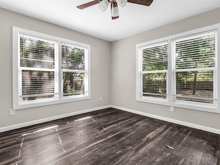 220 W Murray St — Photo 12