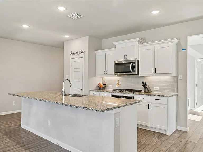 312 Scenic Point Dr — Photo 9