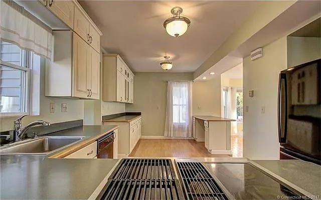 290 W Main St — Photo 23