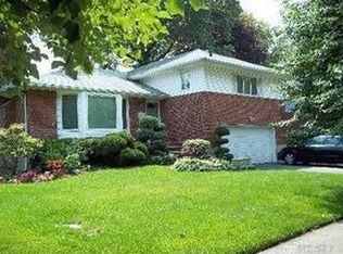 35 Stuart Dr, Syosset, NY 11791