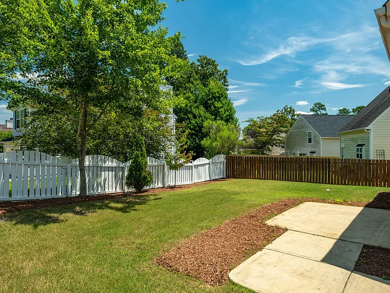 101 Thorncrest Dr — Photo 9