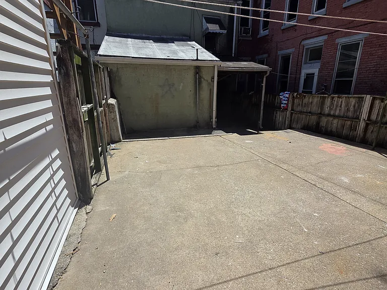 331 Franklin St — Photo 7