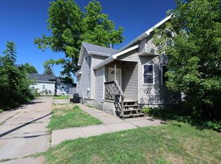 1407 N Main St, Oshkosh, WI 54901