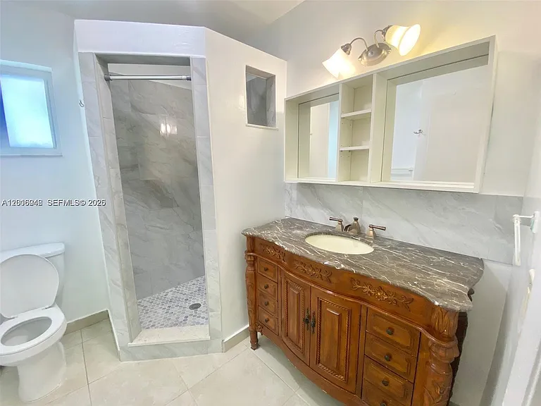 2345 Douglas St — Photo 28