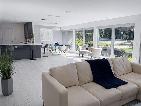 4th image of 2906 SW 2nd Ave