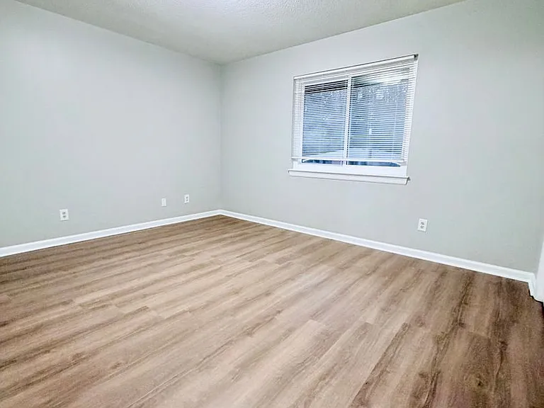 3328 Pinewood Ave — Photo 20