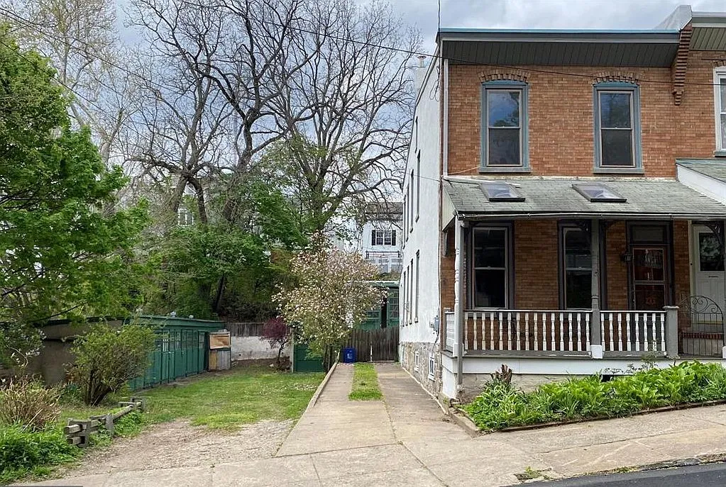 284 Fountain St photo 1