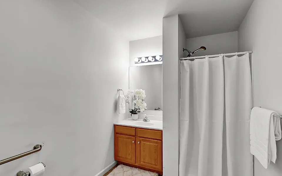 2 bed, 1317 sqft, $1,600 — Photo 3