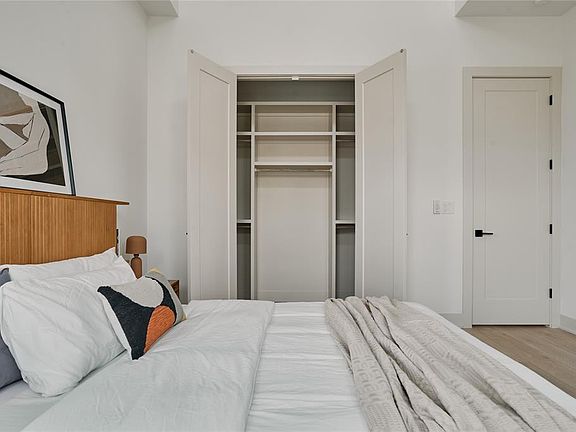 5th image of 2209 Woodland Ave #201