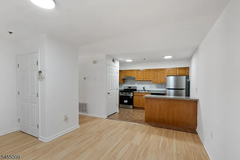 2 bed, 1.5 bath, $2,000 — Photo 2