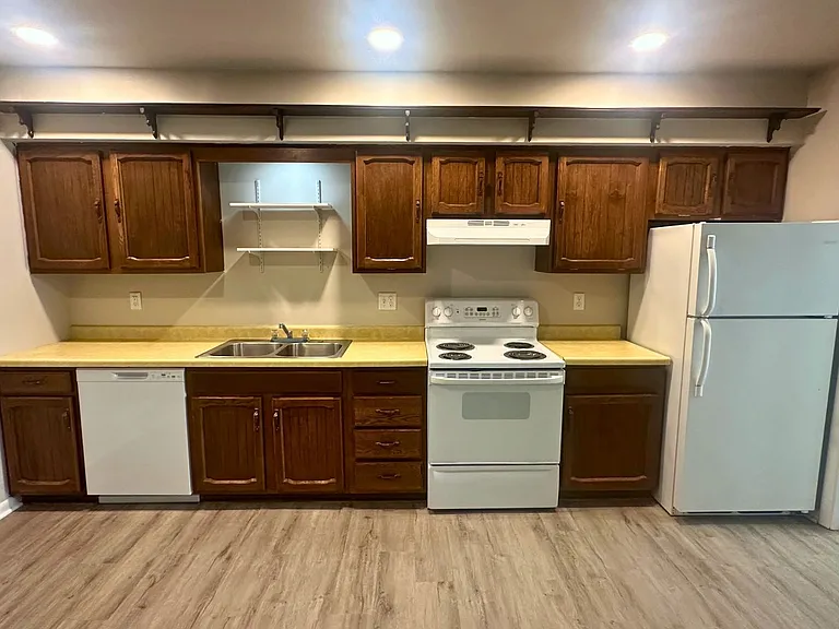 321 W Main St #B — Photo 11