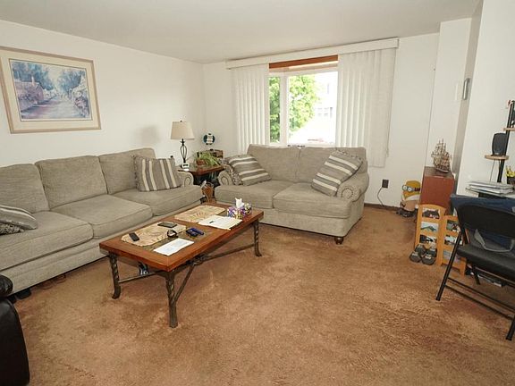 5th image of 12032 Farwell Rd