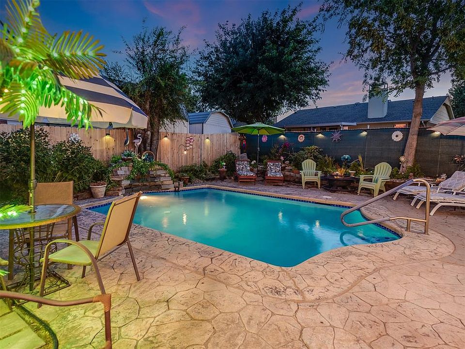 1st image of 6832 NW 131st St