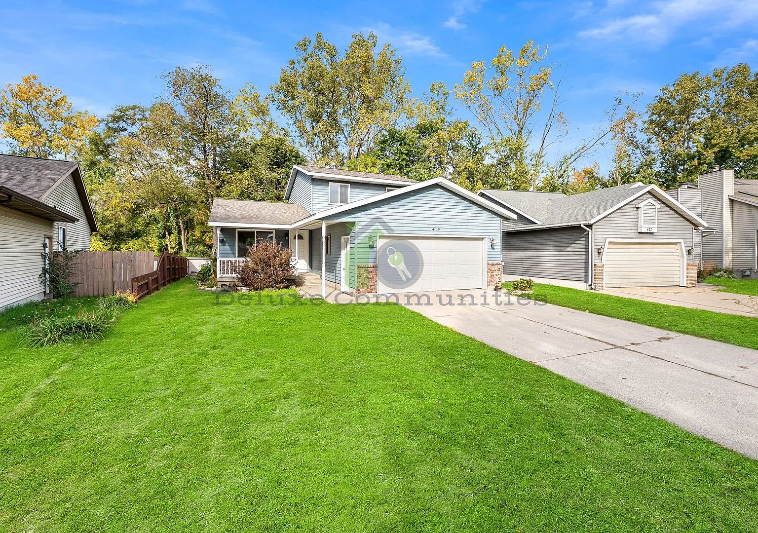 Beautiful Spacious 4 Bedroom Kentwood Home — Photo 2