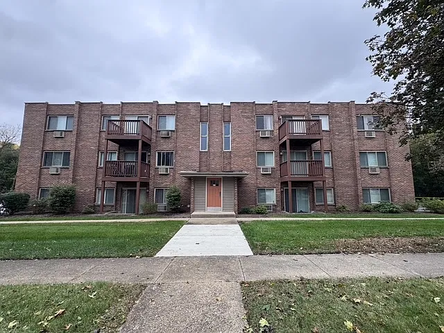 2 bed, 900 sqft, $1,800 — Photo 1