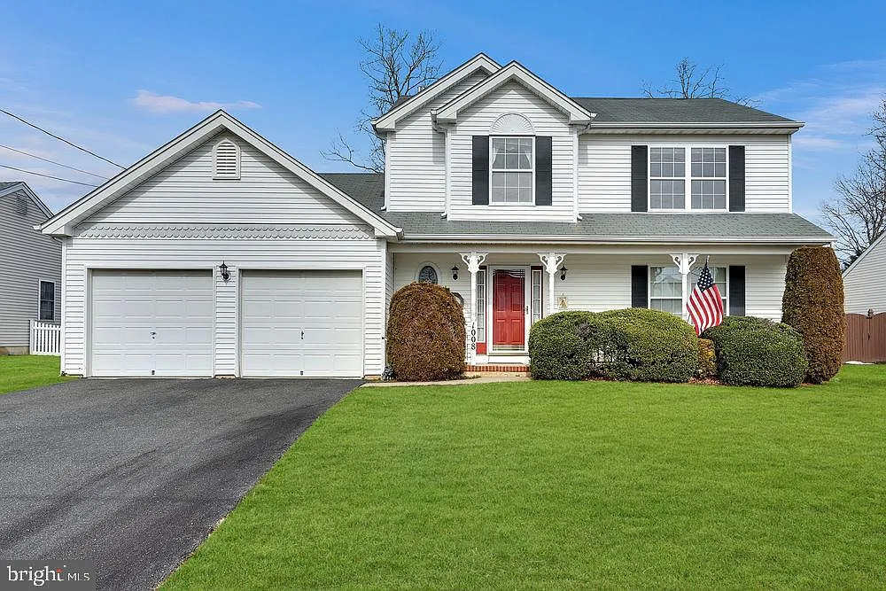 1008 Beach Ln photo 1