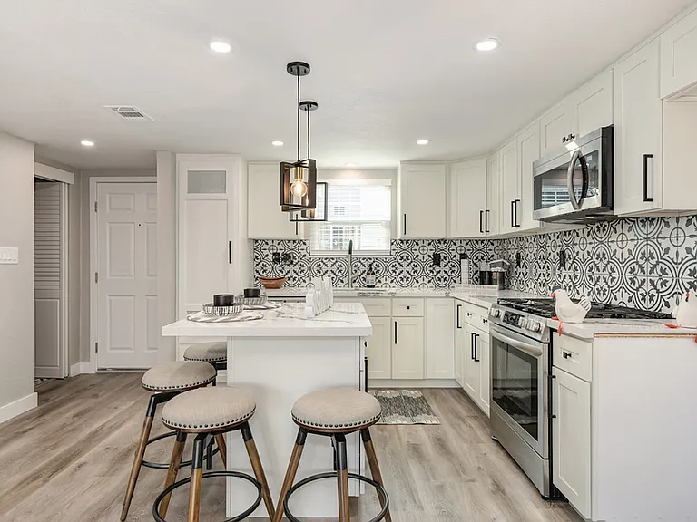 5608 Hillsdale Blvd #C — Photo 18