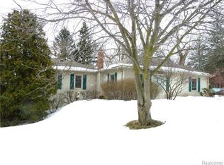 7289 Williams Lake Rd, Waterford, MI 48329