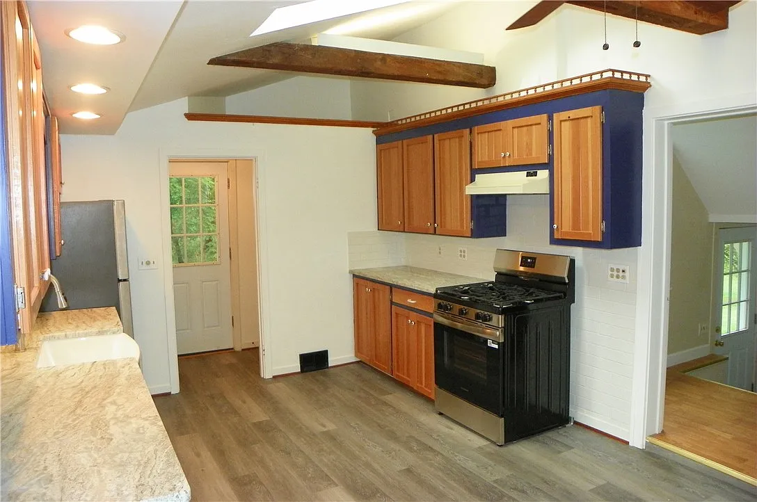 3 bed, 2.0 bath, 1403 sqft, $2,900 — Photo 3