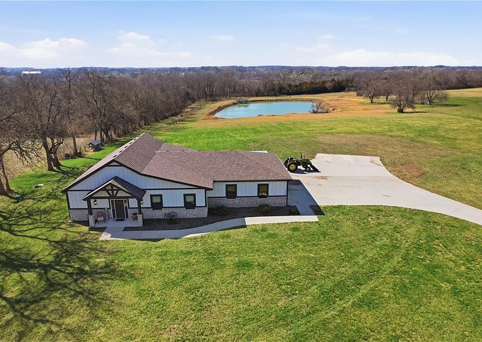 1st image of 3826 S Sweeney Rd