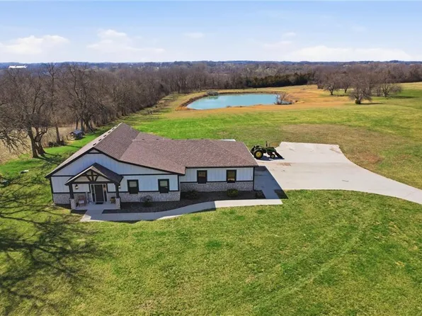 3826 S Sweeney Rd, Grain Valley, MO 64029