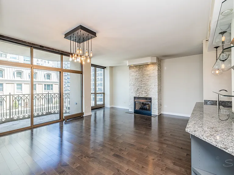 21 E Huron St #1207 — Photo 13