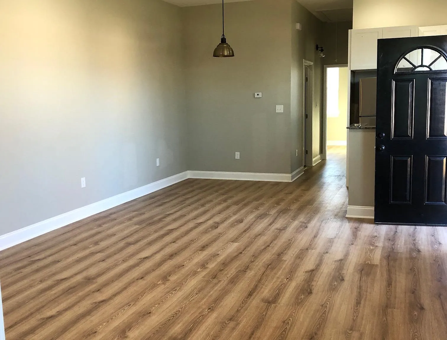 3 bed, 1075 sqft, $1,700 — Photo 3