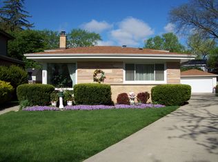 828 Wilkinson Pkwy, Park Ridge, IL 60068