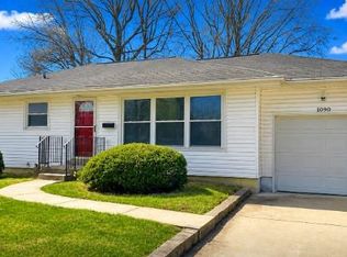 1090 Lindsay Ln, Florissant, MO 63031
