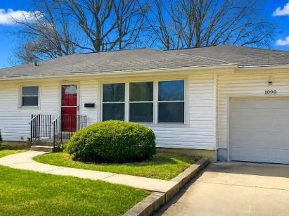 1090 Lindsay Ln, Florissant, MO 63031