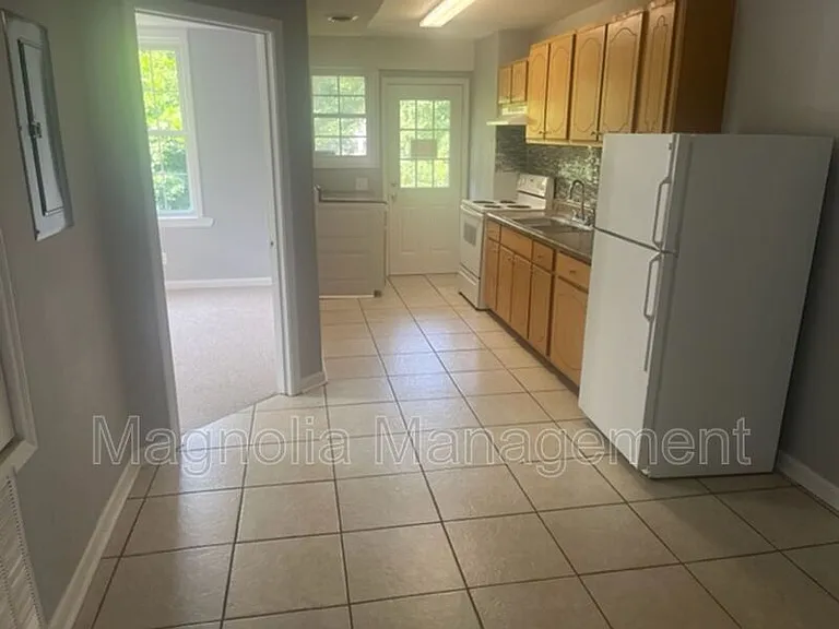 215 W Young Ave #6 — Photo 4