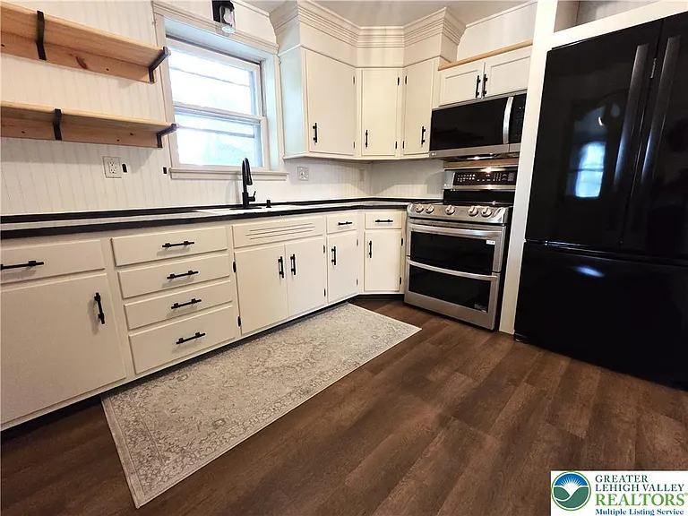 735 W Broad St — Photo 4