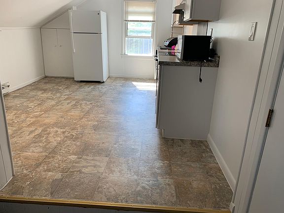 entry view of eat in kitchen