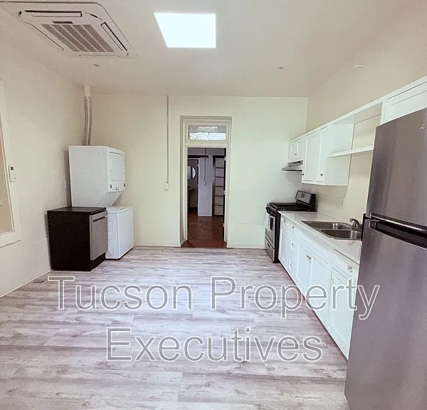 343 S Convent Ave — Photo 8
