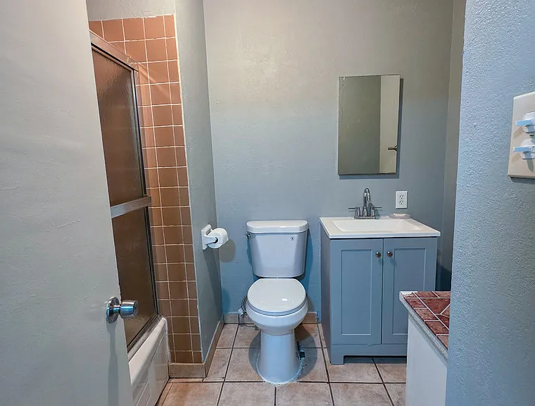 1818 S Whitney Ave — Photo 9