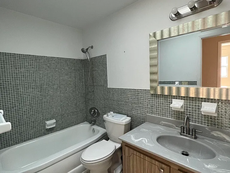 987 Kings Post Rd — Photo 18