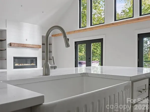 384 Cascada Vista Dr, Chimney Rock, NC 28720