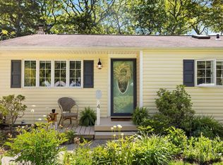 4 Beebe Pl, Blue Point, NY 11715