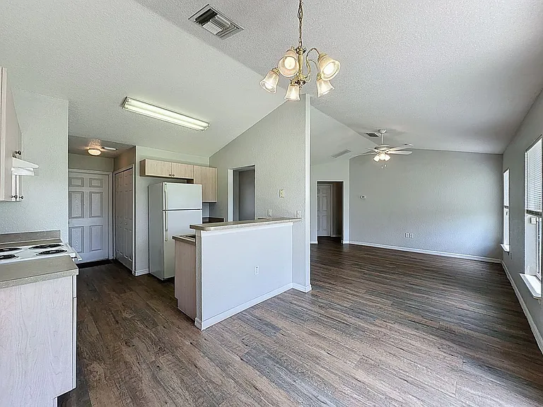 424 Danube Way — Photo 12