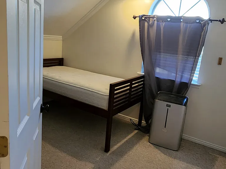 947 N University Ave #10 — Photo 16