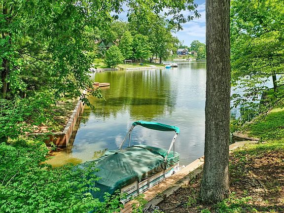 3rd image of 338 Barnett Dr
