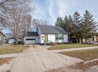422 3rd St SW, Perham, MN 56573
