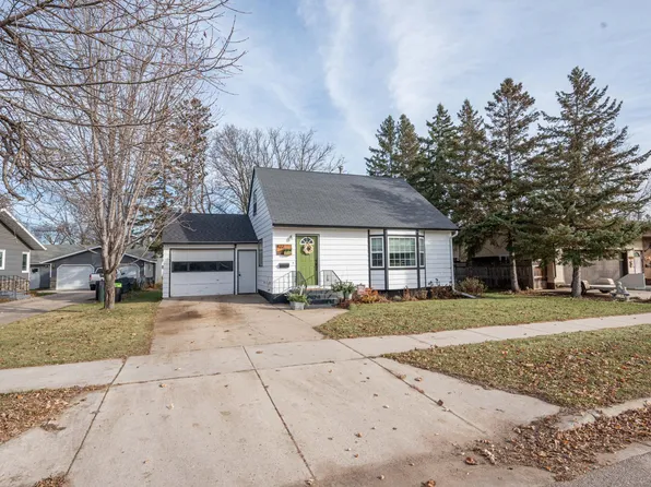 422 3rd St SW, Perham, MN 56573