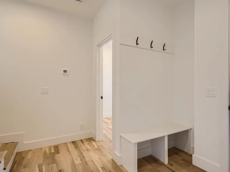 405 Serenity Ln — Photo 12