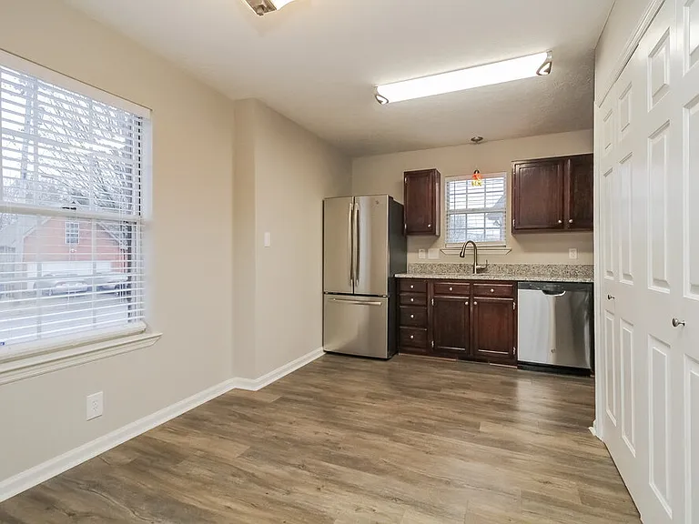 3920 Calumet Dr — Photo 5