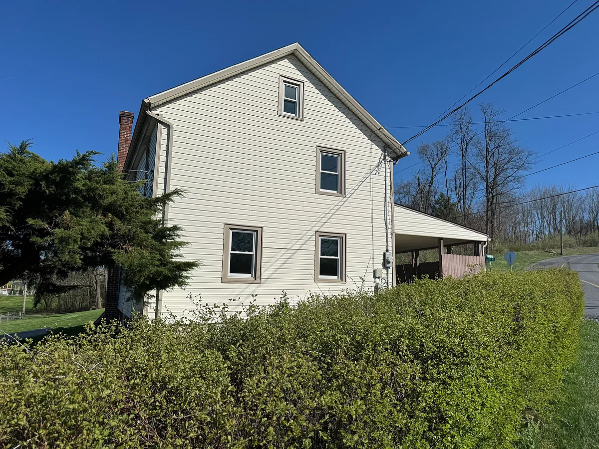 Building Photo - 2296 Valley Rd #1