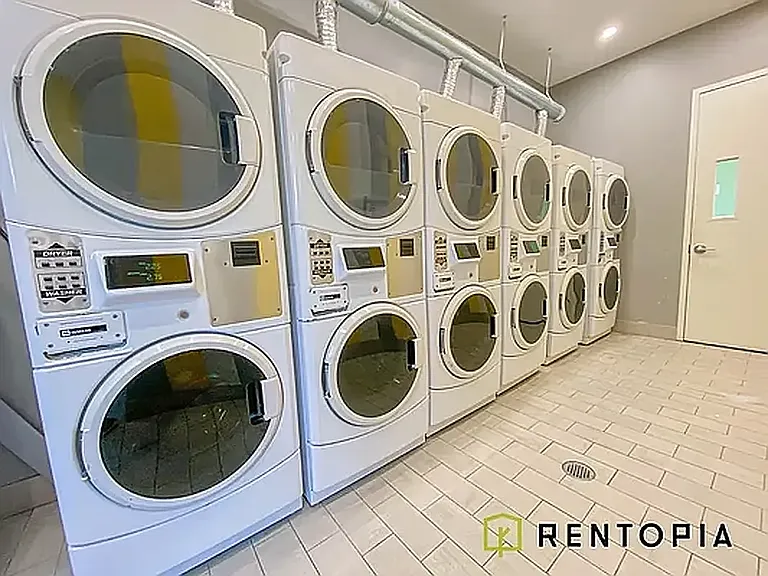 96 De Sales Pl #3D — Photo 7
